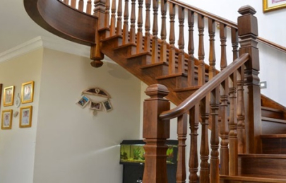 Con tiện cầu thang bằng gỗ óc chó siêu đẹp